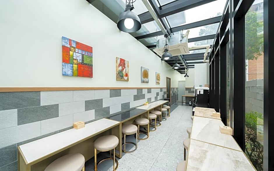 Hound Hotel Suncheon station