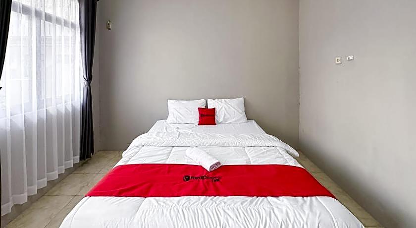 RedDoorz near Maulana Yusuf Stadium Serang