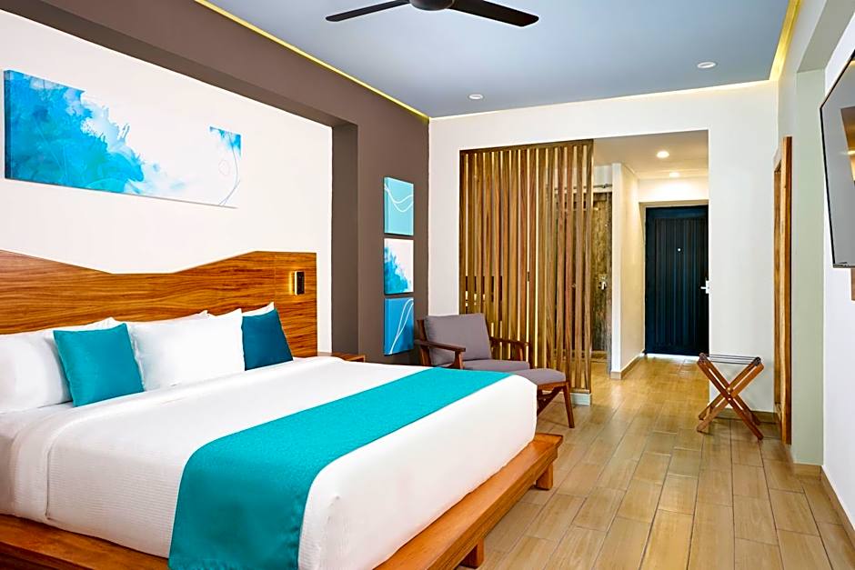 Cristalino Lagoon Front Hotel, Restaurant & Spa 