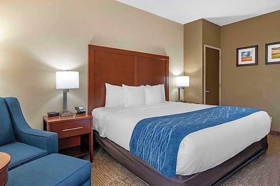 Comfort Inn & Suites Junction City - near Fort Riley