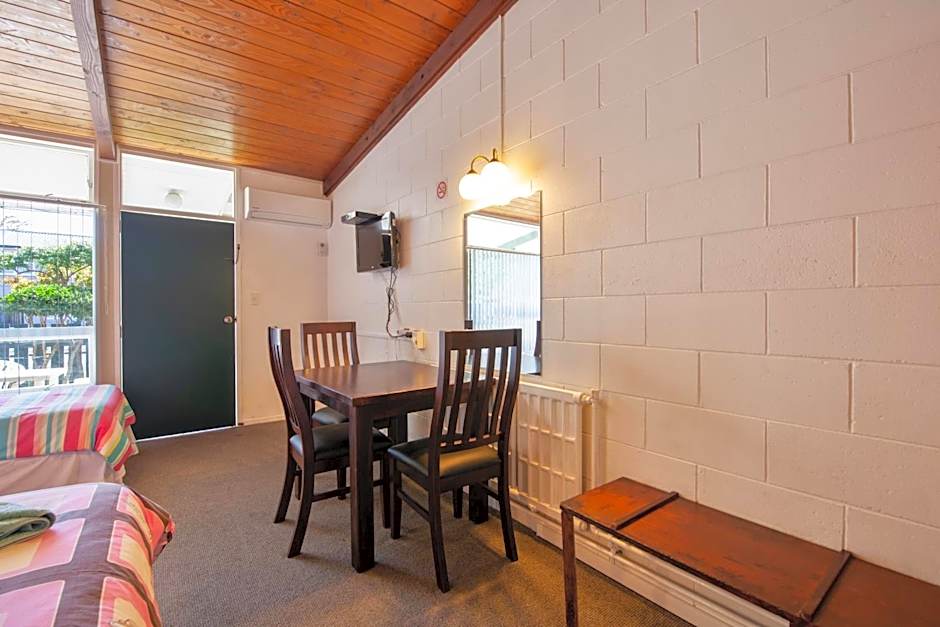 Aaryn Court Motel
