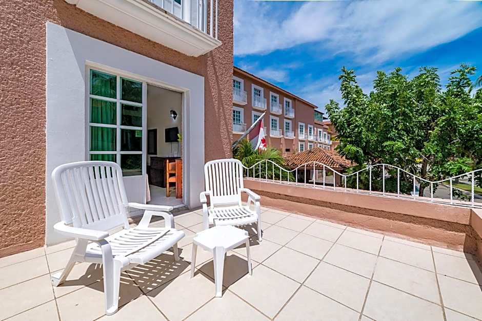 Hotel Castillo Huatulco & Beach Club