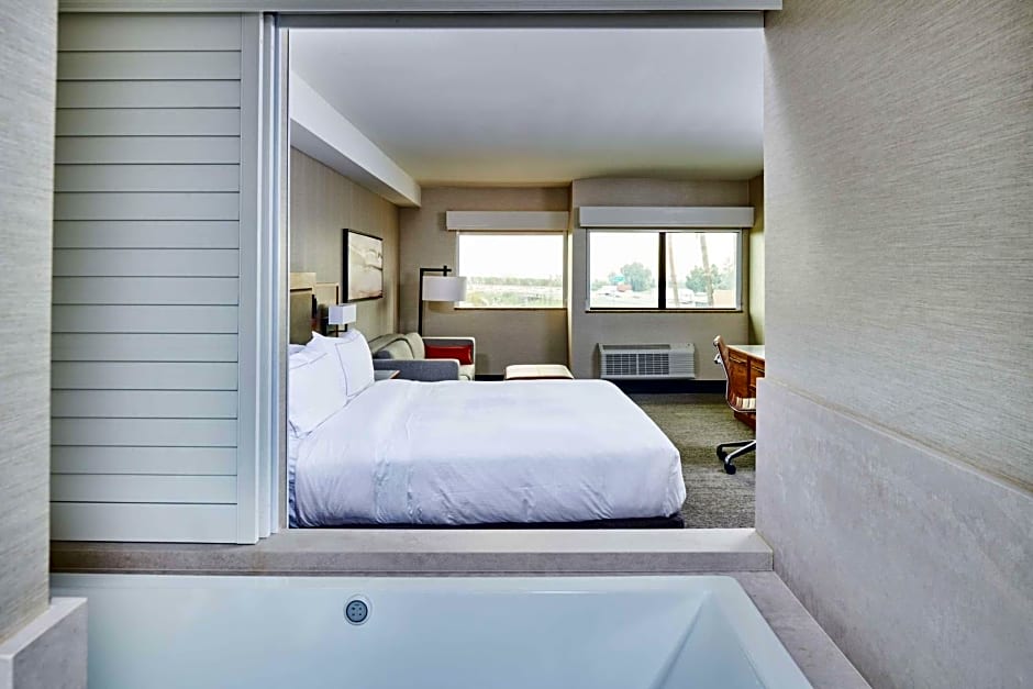 DoubleTree By Hilton Fullerton