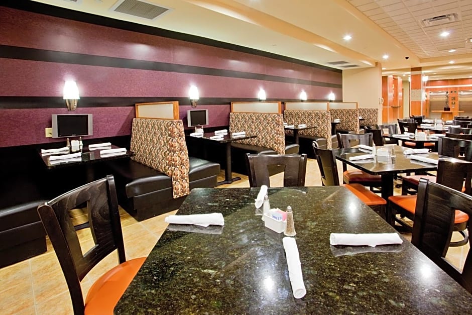 Holiday Inn Hotel & Suites Gateway By IHG