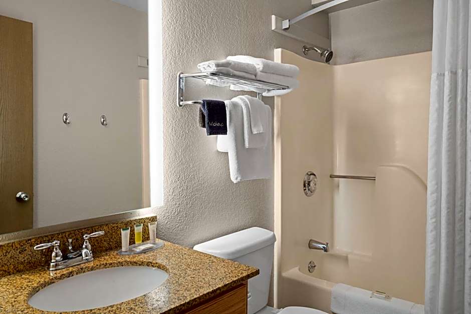 Super 8 by Wyndham Lewistown