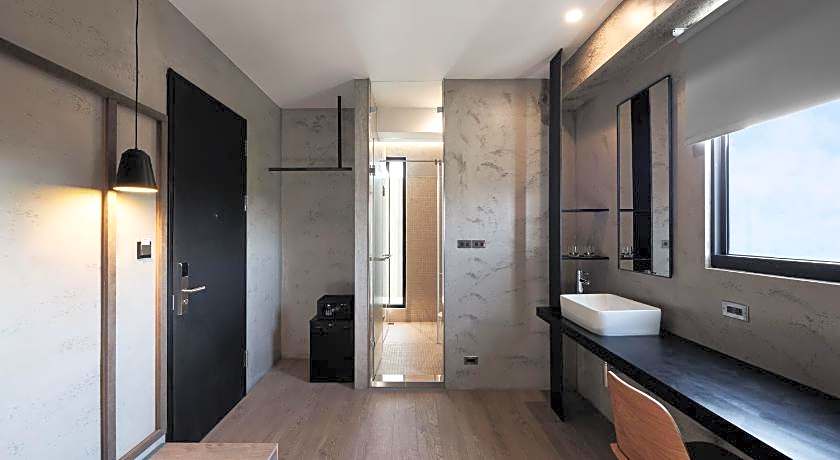 Bouti Waterfront Hotel