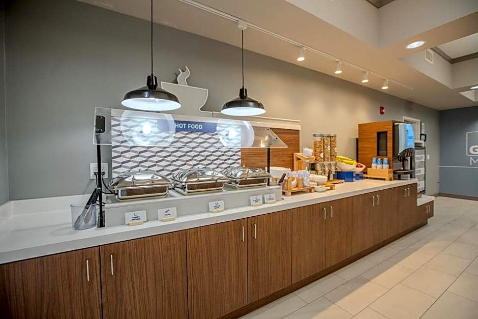 Holiday Inn Express & Suites Cleveland By IHG