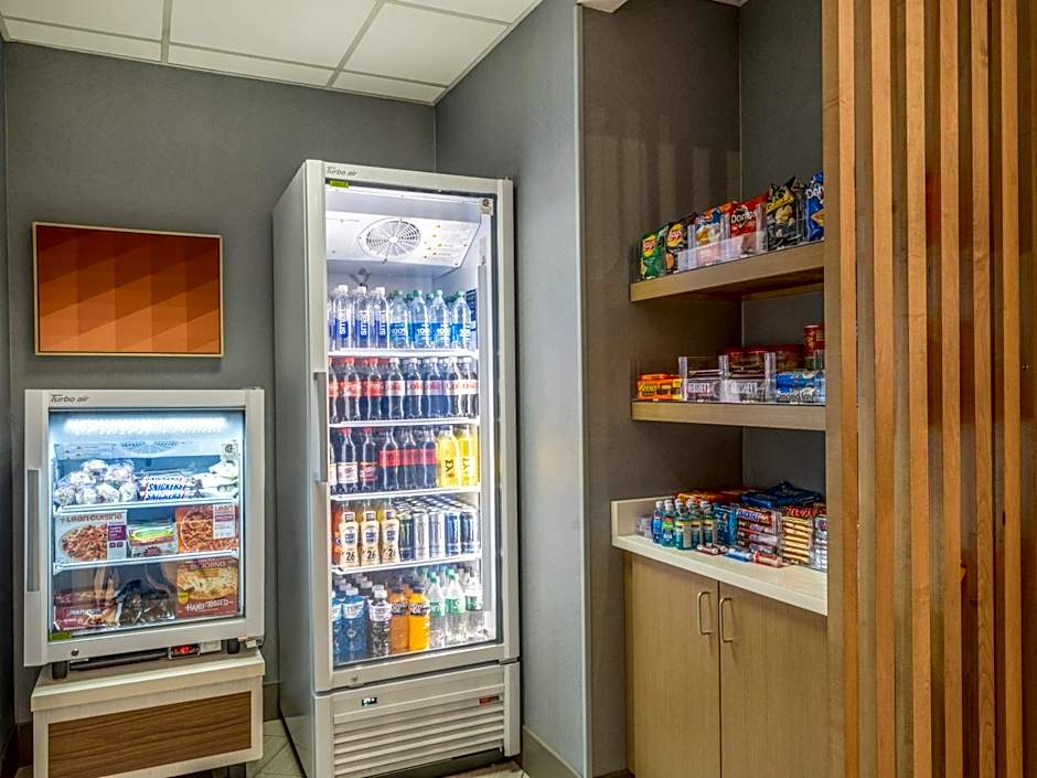 Holiday Inn Express & Suites Greensboro - (I-40 @ Wendover) By IHG