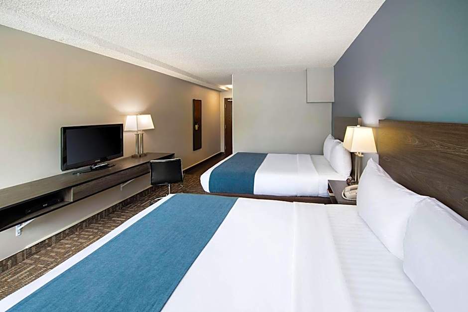 Crestwood Hotel