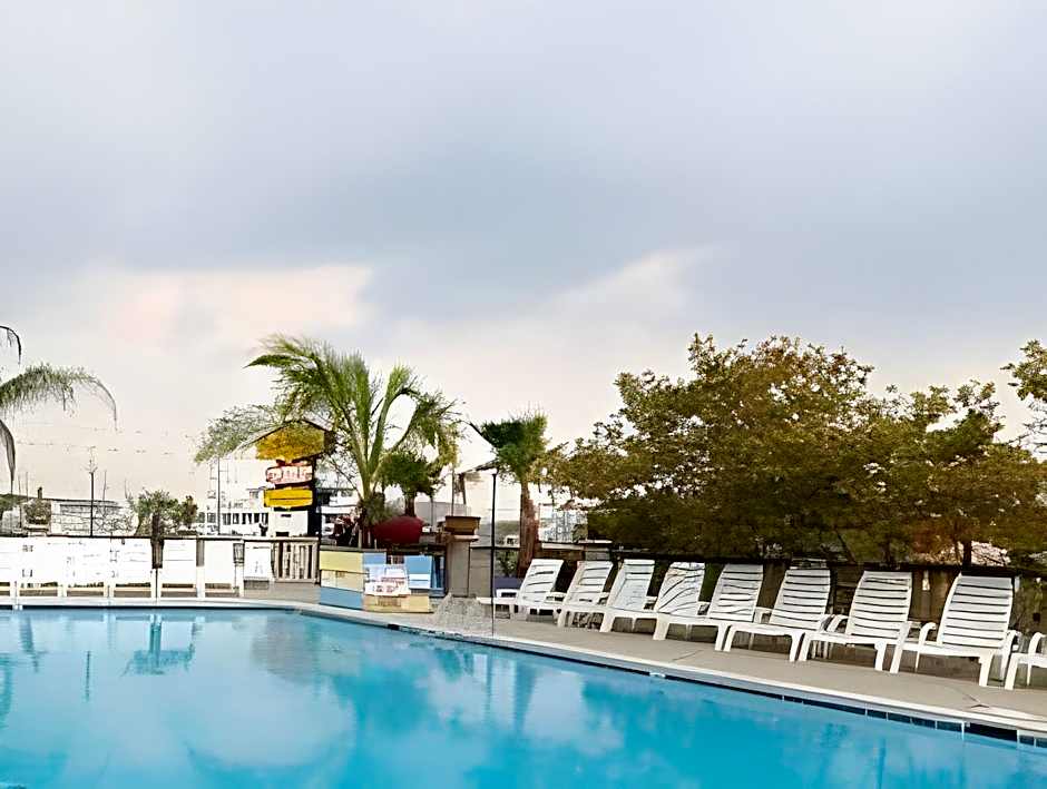 Plim Plaza Hotel