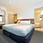 Canberra Parklands Central Apartment Hotel