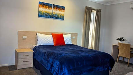 Queen Room with Spa Bath