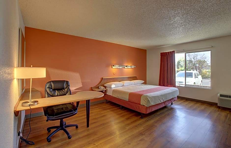Motel 6-Santa Ana, CA - Irvine - Orange County Airport