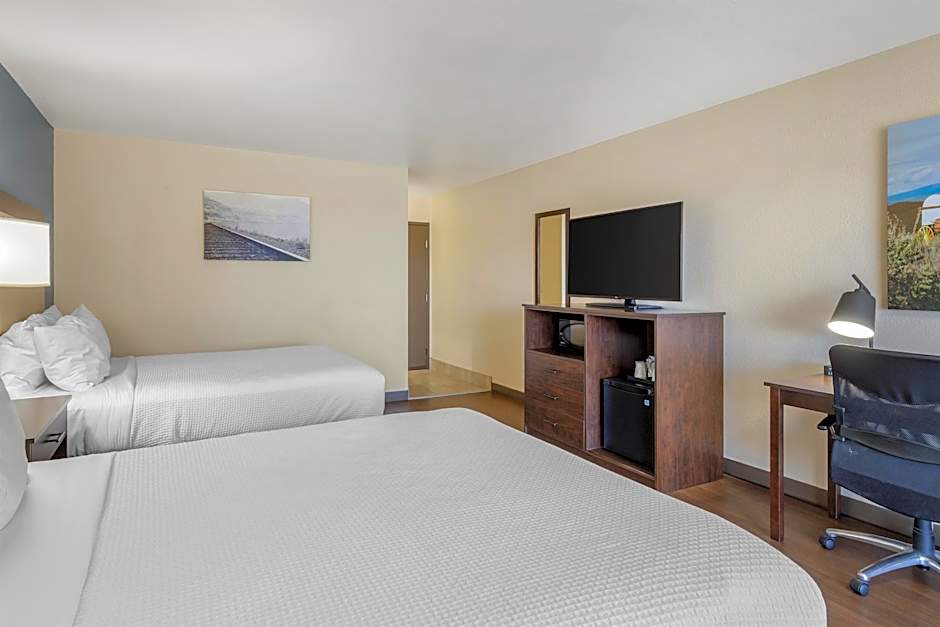 Photo 1 of 1 of 2 Queen Beds, Accessible
