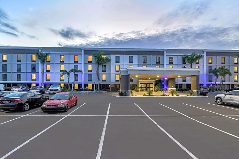 Comfort Inn & Suites St. Pete - Clearwater International Airport