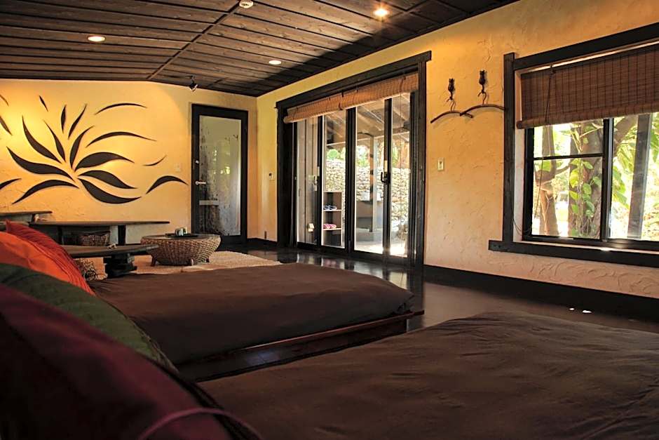 Taketomijima Akaneya