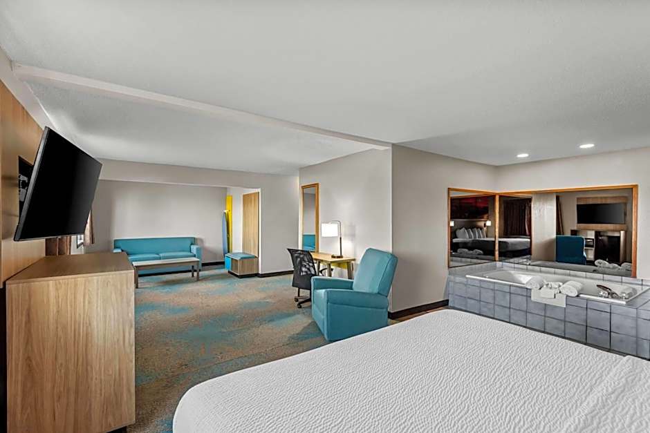 Days Inn & Suites by Wyndham Des Moines Airport