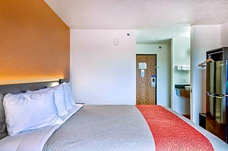 Queen Room - Disability Access - Roll in Shower
