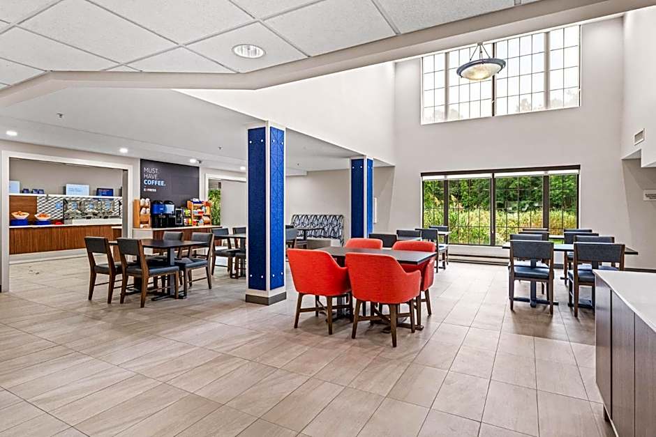 Holiday Inn Express Carneys Point New Jersey Turnpike Exit 1 By IHG