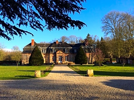 Rémi-Double room-Modern-Ensuite with Jet bath-Courtyard view