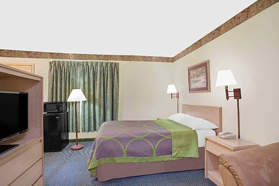 Super 8 by Wyndham Monticello