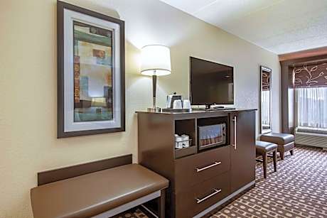 Room with Two Queen Beds - Non-Smoking