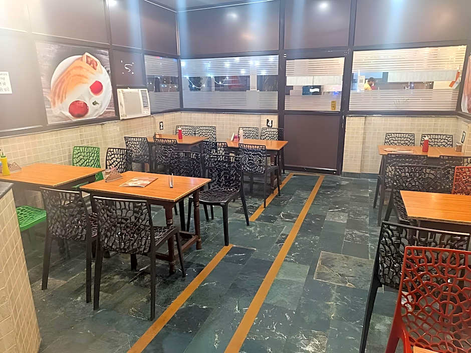 HOTEL SIDHARTHA (600 meters from Taj Mahal)