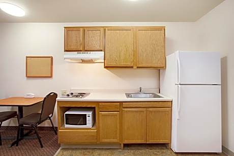 Efficiency Queen Room with Two Queen Beds - Smoking