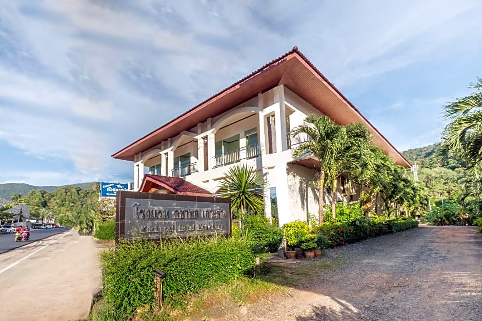 OYO 918 Kachapol Hotel