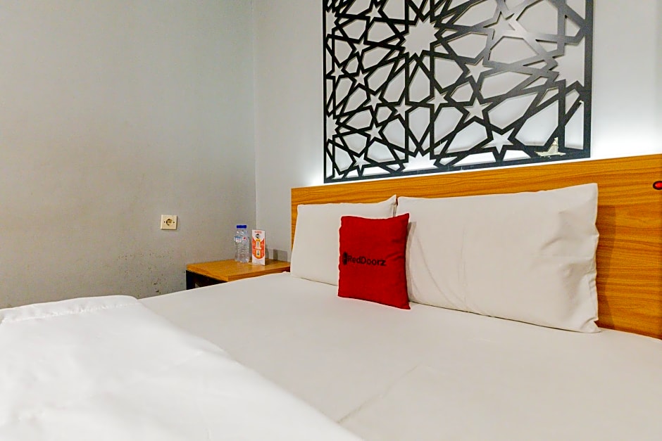 RedDoorz @ Manukan Surabaya