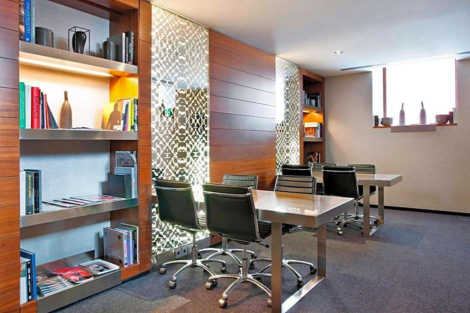 AC Hotel by Marriott Recoletos