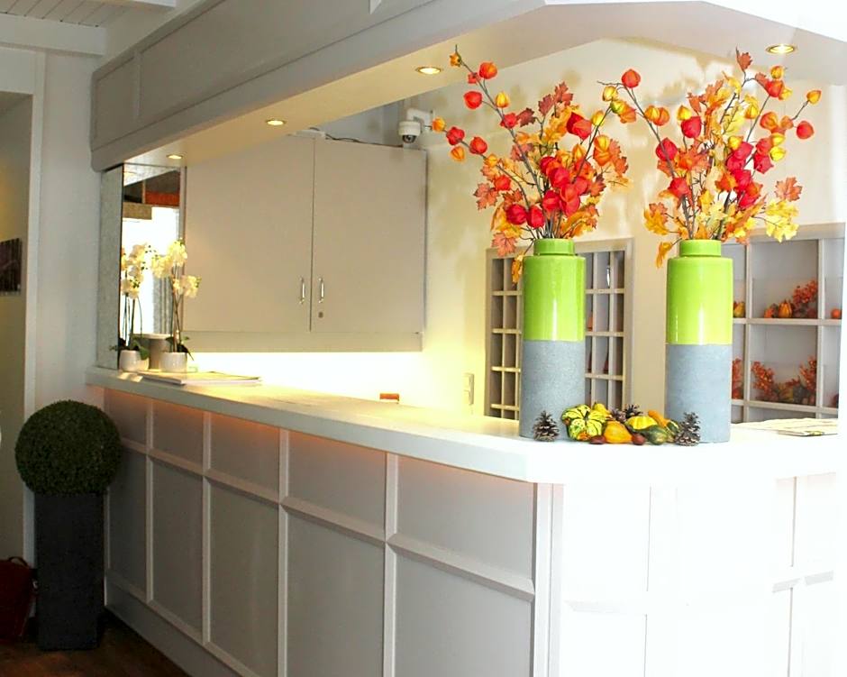 Hotel S16