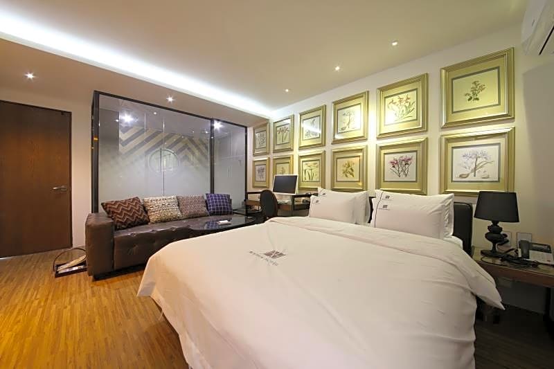 Avenue Hotel