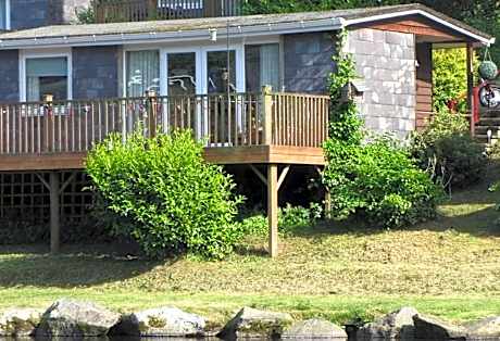 Lakeside view chalet