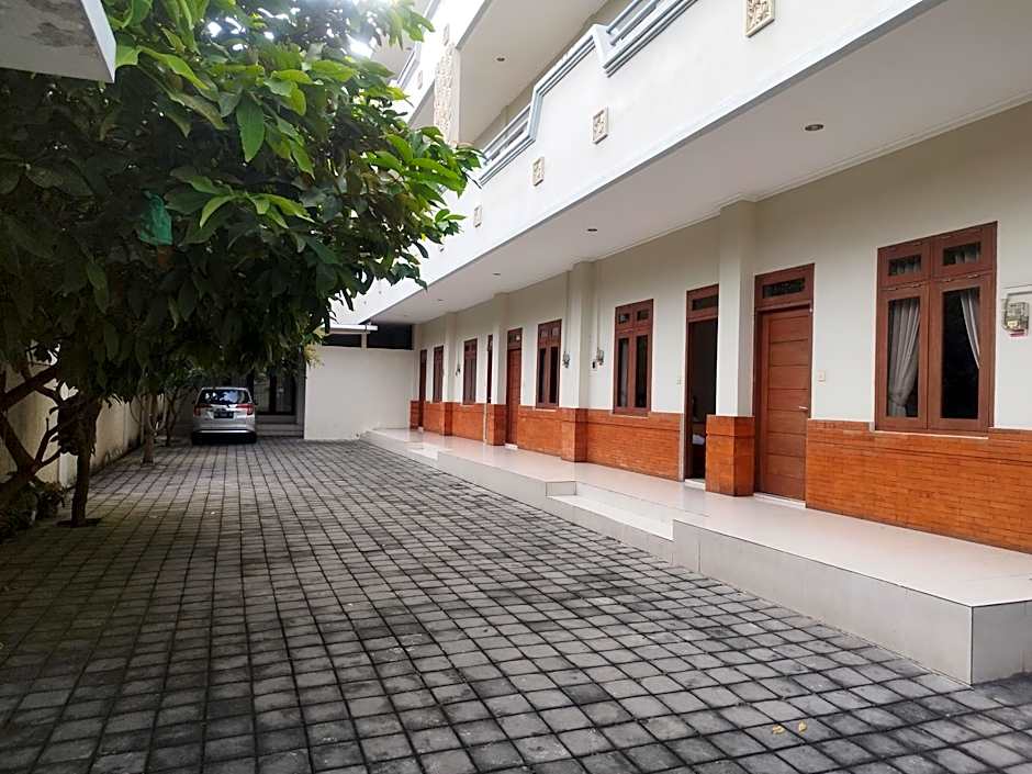 Adi Pelita Sari Bali