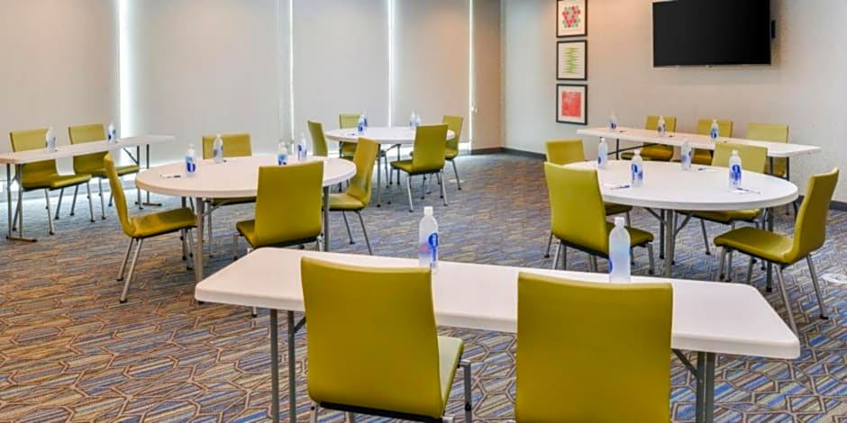 Holiday Inn Express Alliance By IHG