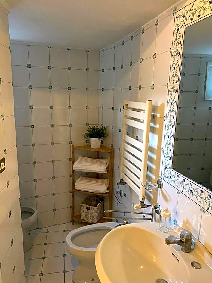 Rooms in San Domenico Maggiore 3