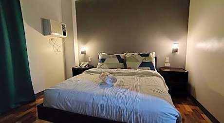 RedDoorz @ LQJ Hotel Old Buswang Kalibo