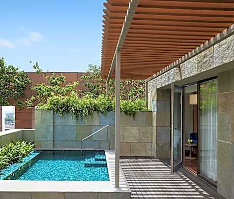 Grand Luxury suite Jacuzzi with both way airport transfers, evening cocktail, 4 pcs of ironing non-cumulative basis