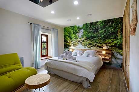 Quad room-Deluxe-Private Bathroom-Countryside view