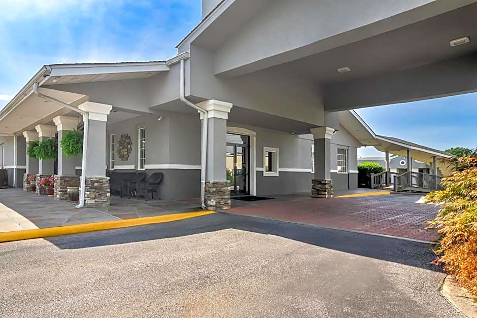 Quality Inn & Suites Greenville - Haywood Mall