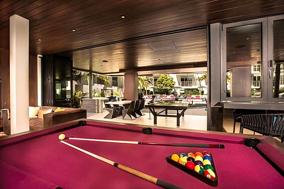 Fairfax District Chic City Oasis 2 BR Apt with Den 136