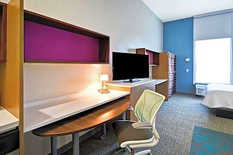 1 KING HEARING ACCESSIBLE SUITE NONSMOKING