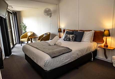 Deluxe Queen Room