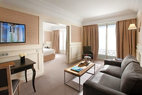 Junior Suite with Landmark View