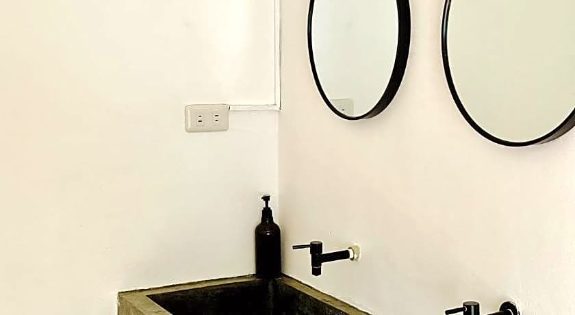 PIG DIVE HOSTEL MOALBOAL