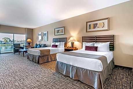 Large Queen Room with Two Queen Beds with Balcony - Water View