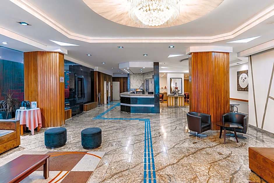 Carillon Plaza Hotel