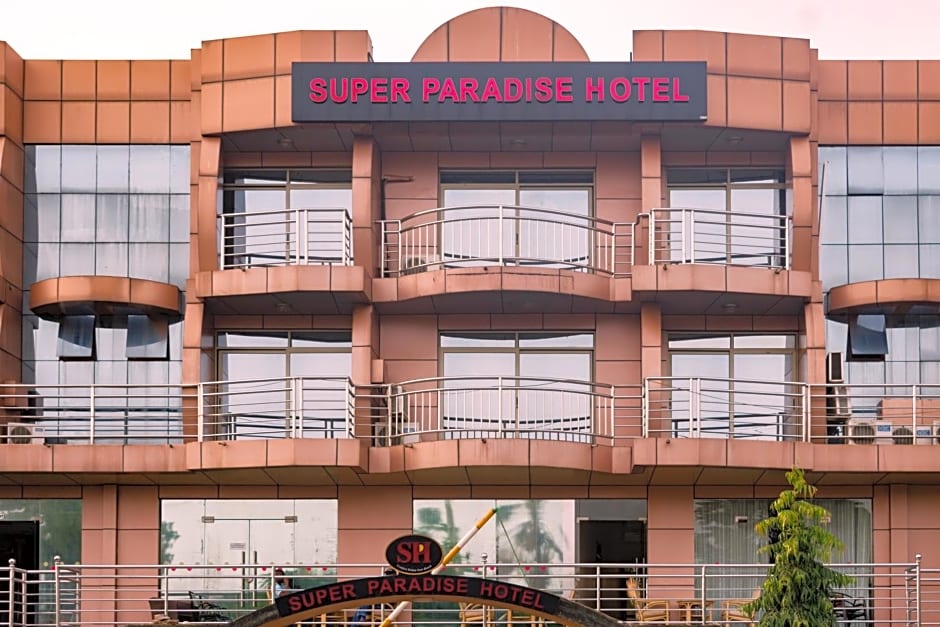 Super Paradise Hotel