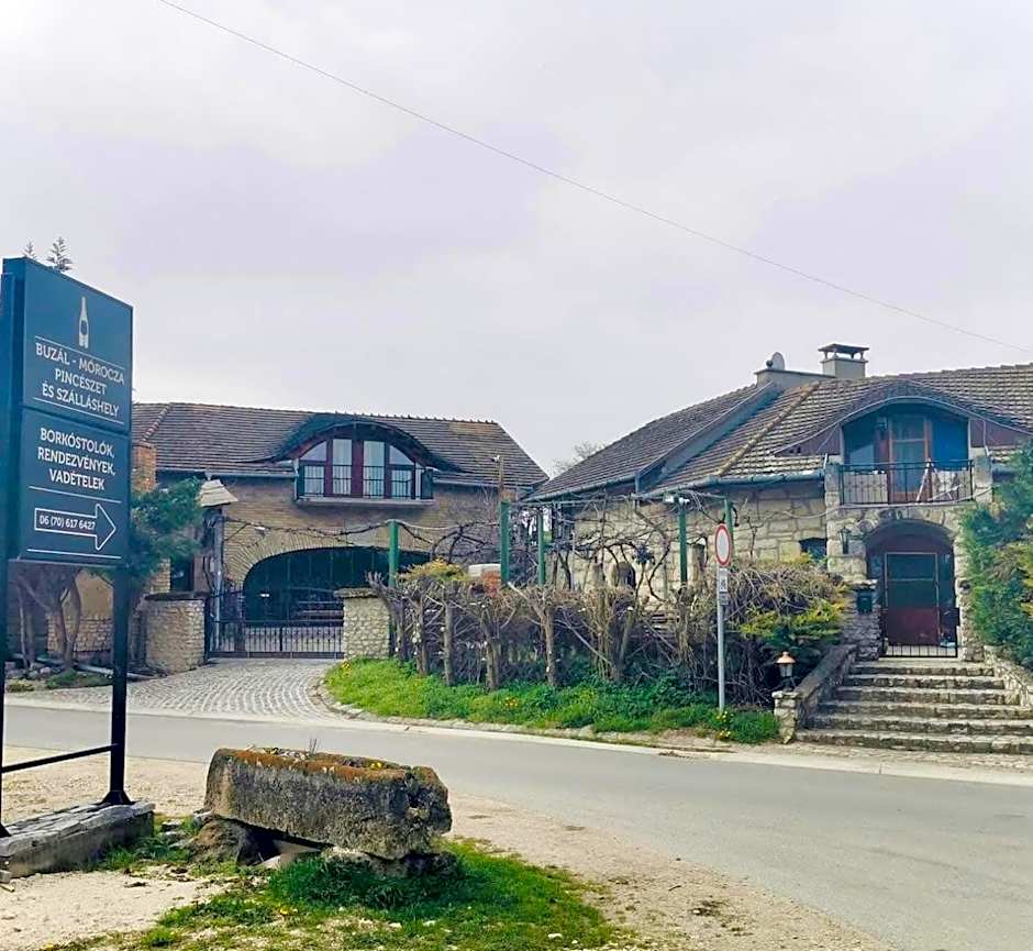 Buzál-Mórocza Pincészet és Szálláshely